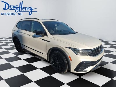 2022 Volkswagen Tiguan SE R-Line Black