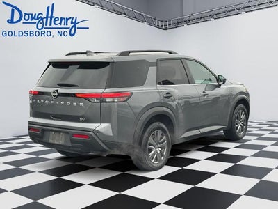 2024 Nissan Pathfinder SV