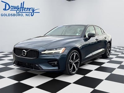 2024 Volvo S60 Core Dark Theme