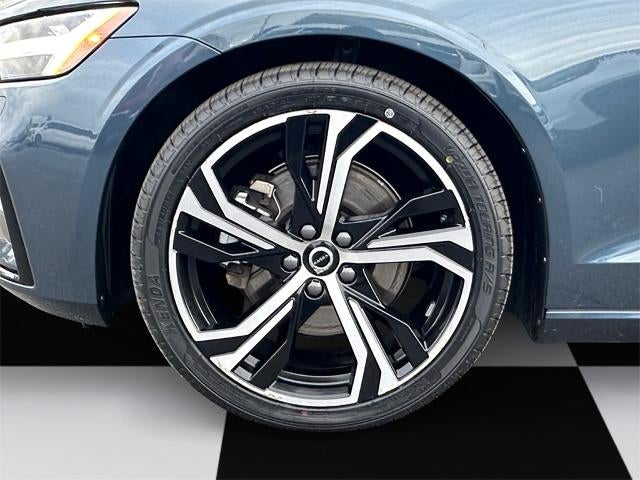 2024 Volvo S60 Core Dark Theme