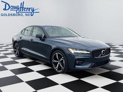 2024 Volvo S60 Core Dark Theme