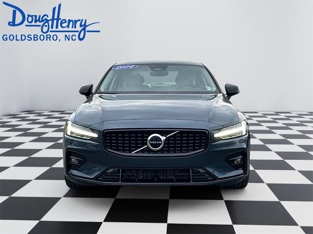 2024 Volvo S60 Core Dark Theme