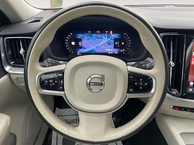 2024 Volvo S60 Plus Dark Theme