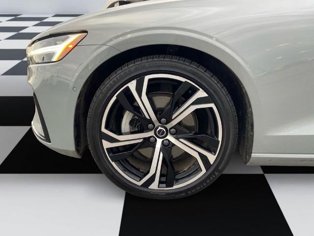 2024 Volvo S60 Plus Dark Theme