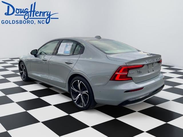 2024 Volvo S60 Plus Dark Theme