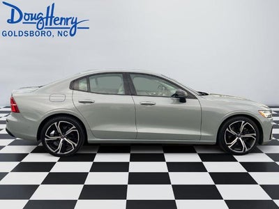 2024 Volvo S60 Plus Dark Theme