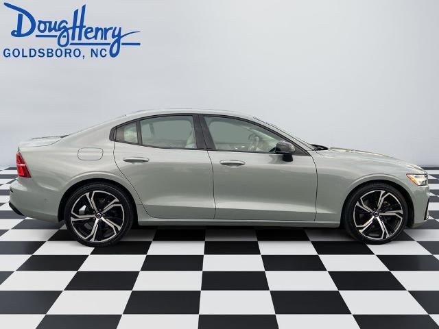 2024 Volvo S60 Plus Dark Theme