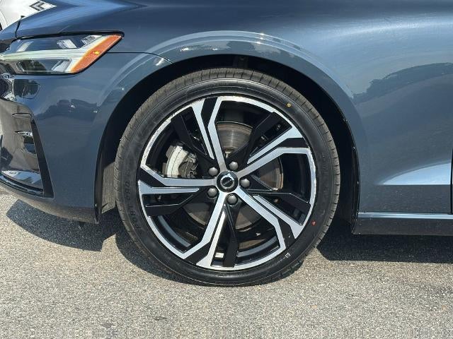 2024 Volvo S60 Core Dark Theme