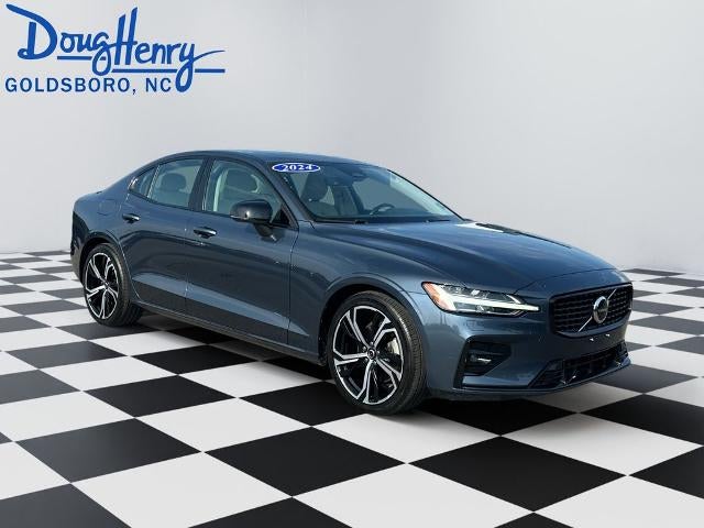 2024 Volvo S60 Core Dark Theme