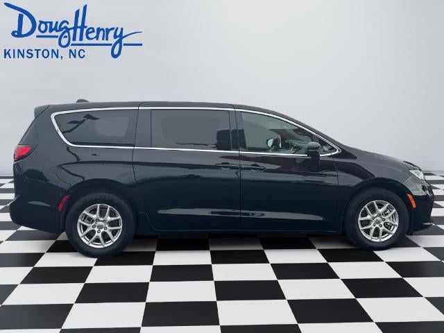 2025 Chrysler Pacifica Select FWD