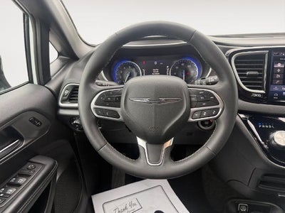 2025 Chrysler Pacifica Select FWD