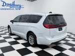2025 Chrysler Pacifica Select FWD