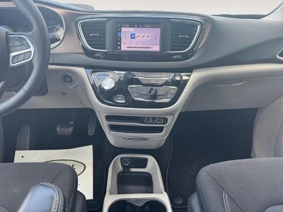 2023 Chrysler Voyager LX FWD