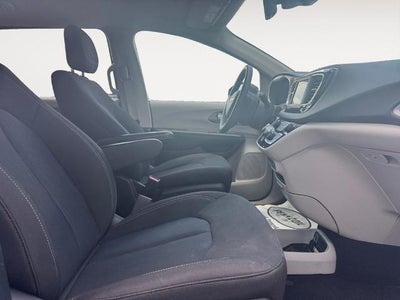 2023 Chrysler Voyager LX FWD