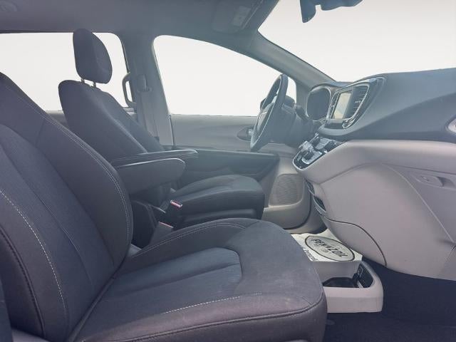 2023 Chrysler Voyager LX FWD