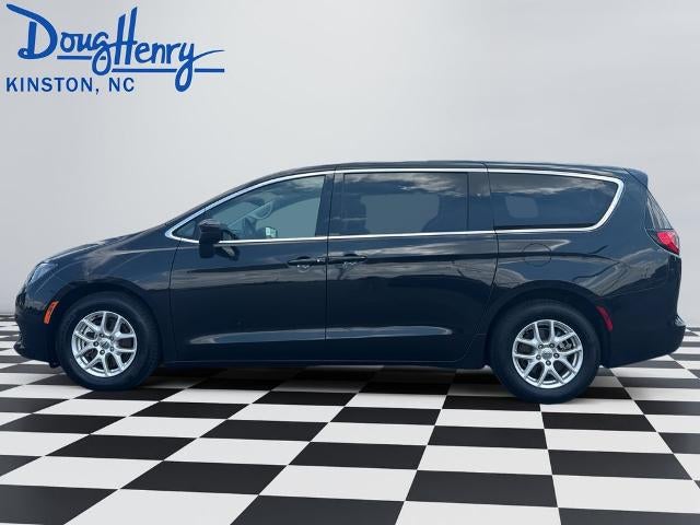 2023 Chrysler Voyager LX FWD