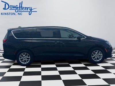 2023 Chrysler Voyager LX FWD