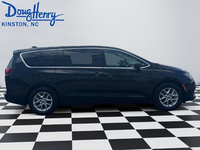 2023 Chrysler Voyager LX FWD