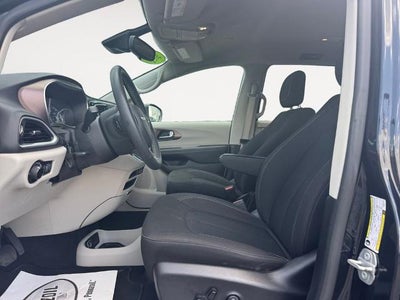 2023 Chrysler Voyager LX FWD