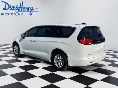 2023 Chrysler Voyager LX FWD