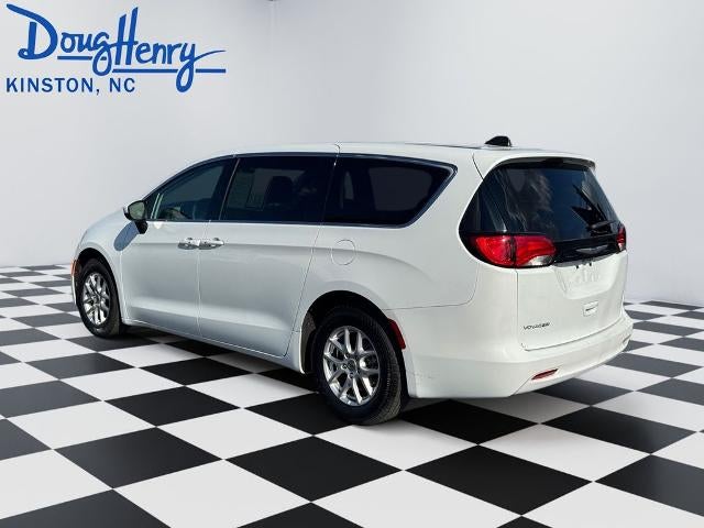 2023 Chrysler Voyager LX FWD