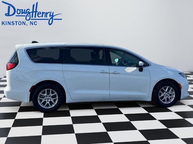 2023 Chrysler Voyager LX FWD