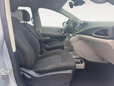 2023 Chrysler Voyager LX FWD