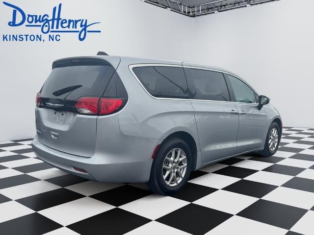 2023 Chrysler Voyager LX FWD
