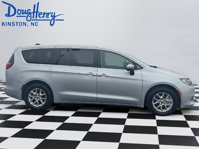 2023 Chrysler Voyager LX FWD