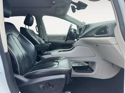 2023 Chrysler Pacifica Limited FWD
