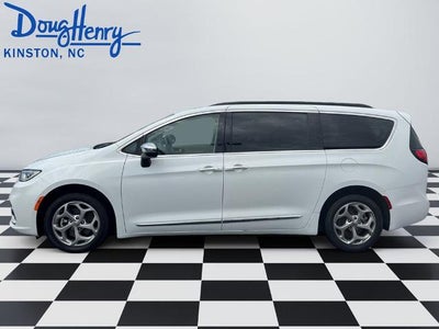 2023 Chrysler Pacifica Limited FWD