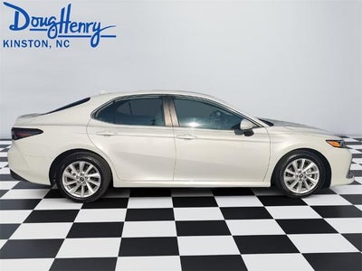 2023 Toyota Camry LE Auto (SE)