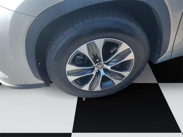 2022 Toyota Highlander XLE FWD (Natl)