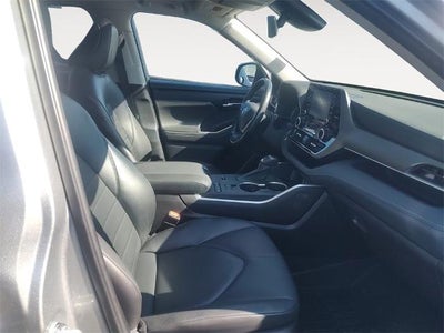 2022 Toyota Highlander XLE FWD (Natl)