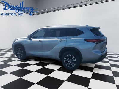 2022 Toyota Highlander XLE FWD (Natl)