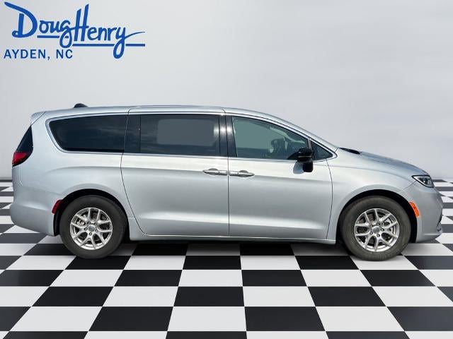 2024 Chrysler Pacifica Touring L FWD