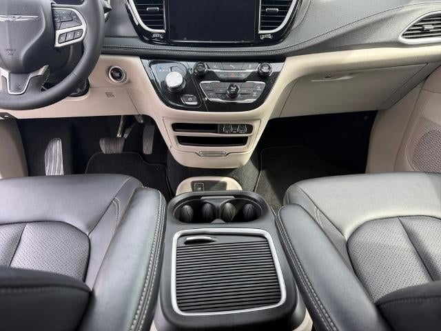 2024 Chrysler Pacifica Hybrid Select FWD