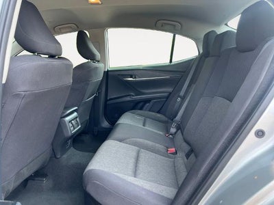 2025 Toyota Camry SE (SE)