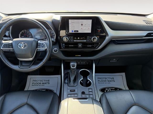 2024 Toyota Highlander LE AWD (SE)