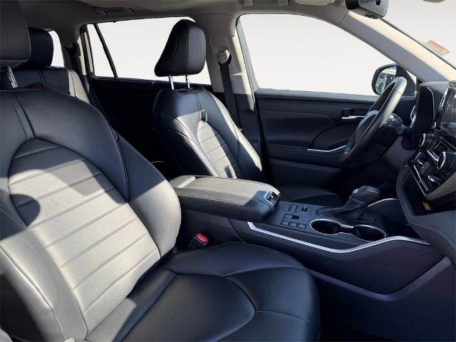 2024 Toyota Highlander LE AWD (SE)