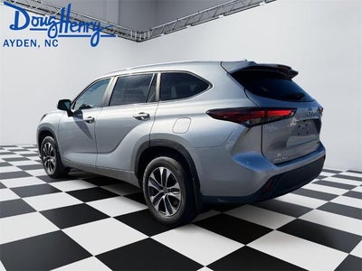 2024 Toyota Highlander LE AWD (SE)