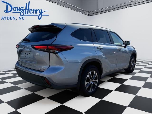 2024 Toyota Highlander LE AWD (SE)