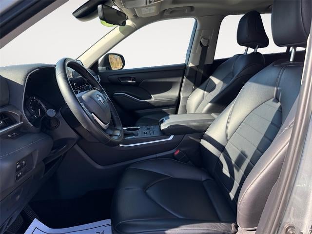 2024 Toyota Highlander LE AWD (SE)