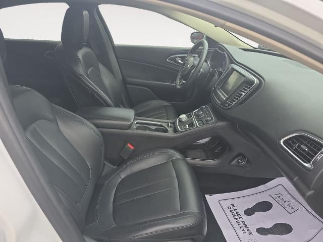 2017 Chrysler 200 Limited FWD