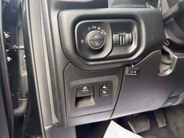 2021 RAM 1500 Laramie 4x2 Crew Cab 5'7" Box