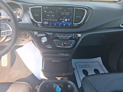 2025 Chrysler Pacifica Select FWD