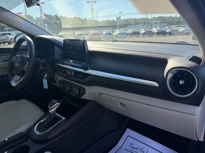 2023 Kia Forte LXS IVT