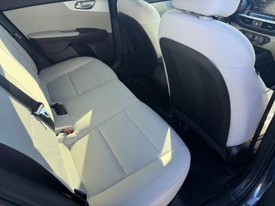 2023 Kia Forte LXS IVT