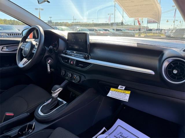 2024 Kia Forte LXS IVT