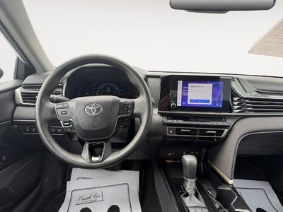 2025 Toyota Camry LE (SE)